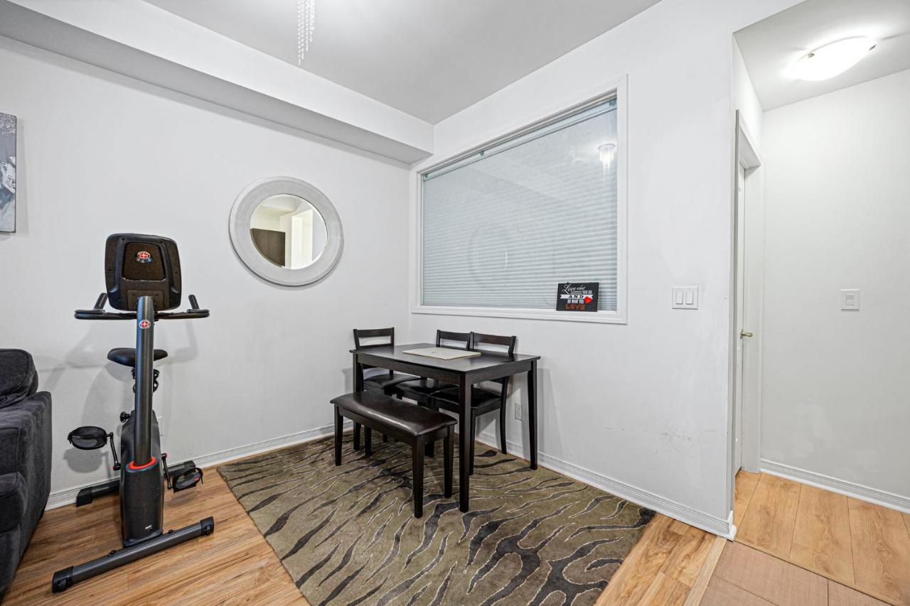 Beautiful Townhouse Near Yorkdale Mall, Wilson Subway Apartment Toronto Bagian luar foto