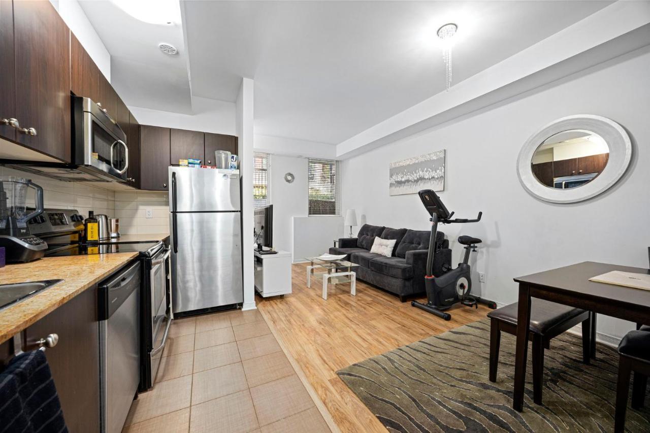 Beautiful Townhouse Near Yorkdale Mall, Wilson Subway Apartment Toronto Bagian luar foto