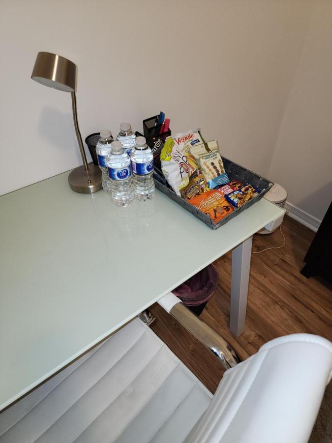 Beautiful Townhouse Near Yorkdale Mall, Wilson Subway Apartment Toronto Bagian luar foto