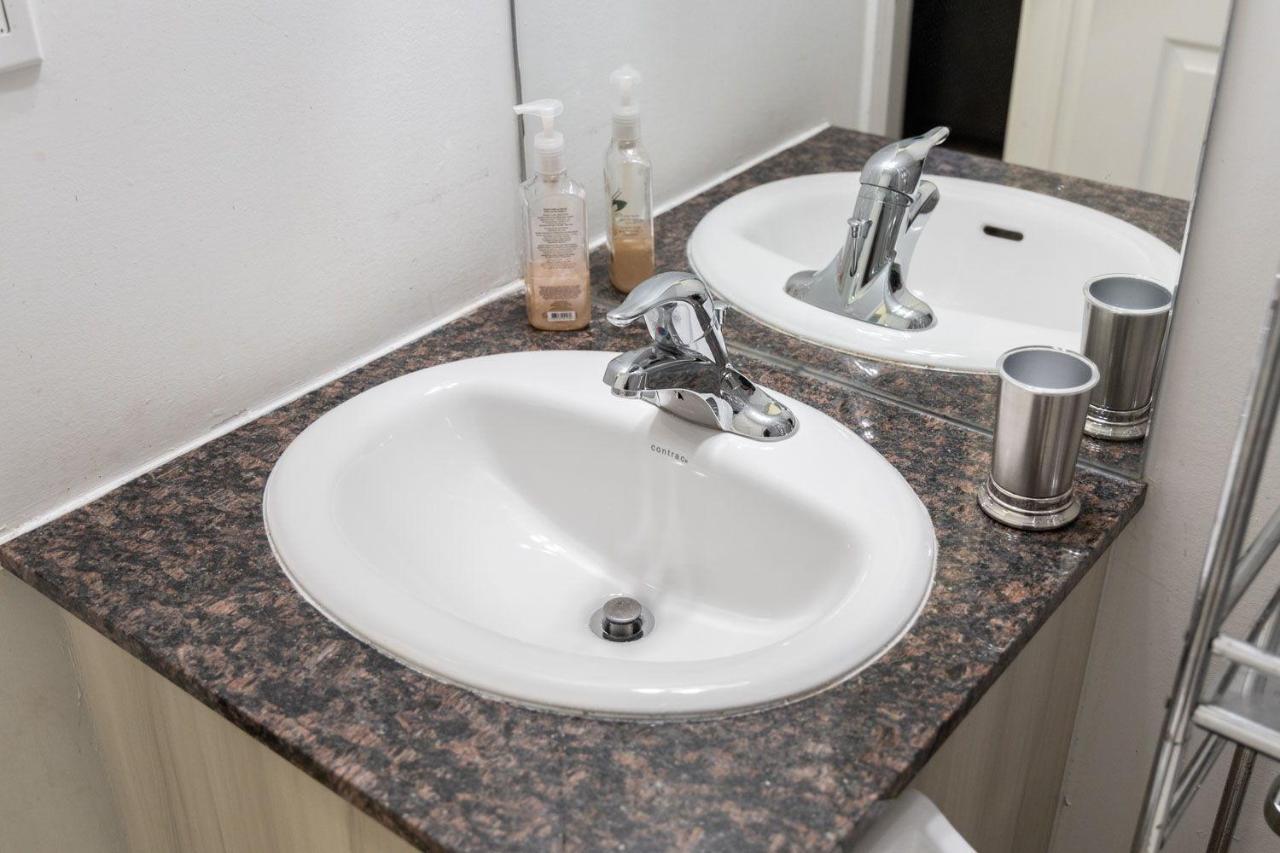Beautiful Townhouse Near Yorkdale Mall, Wilson Subway Apartment Toronto Bagian luar foto