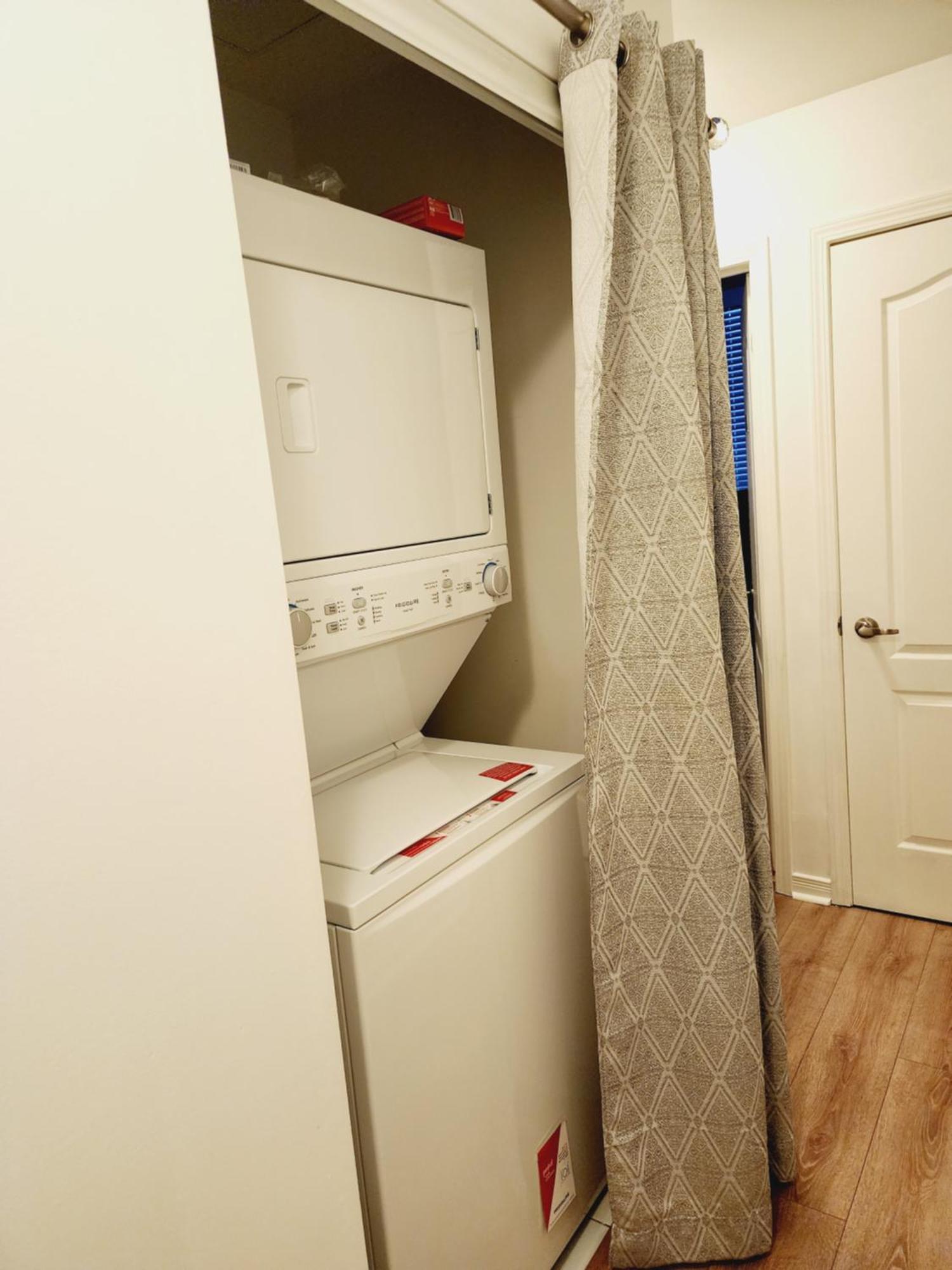 Beautiful Townhouse Near Yorkdale Mall, Wilson Subway Apartment Toronto Bagian luar foto