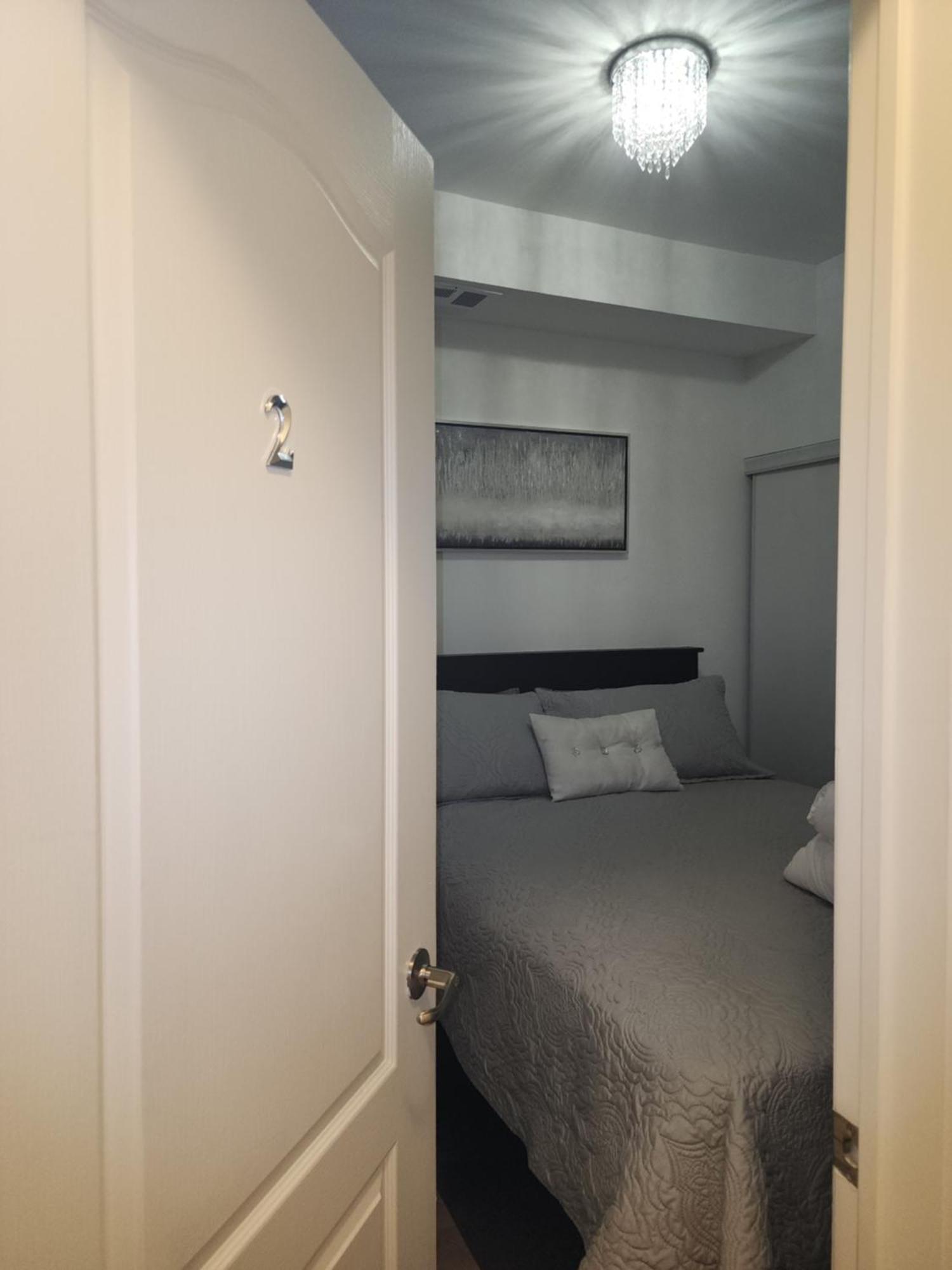 Beautiful Townhouse Near Yorkdale Mall, Wilson Subway Apartment Toronto Bagian luar foto